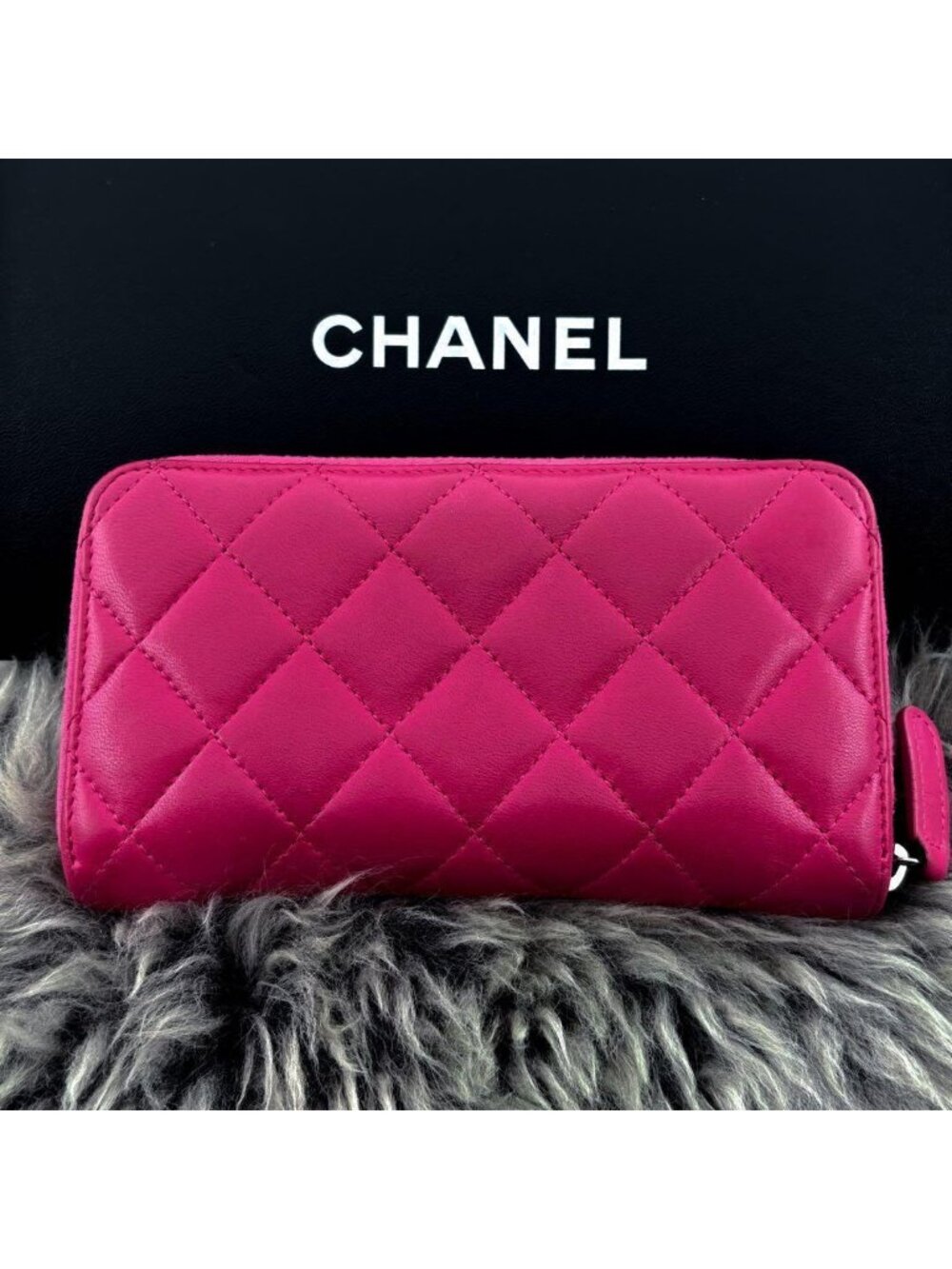 ★SOLD★ Chanel Wallet Quilted Round Zip Midi - Picture 2 of 11